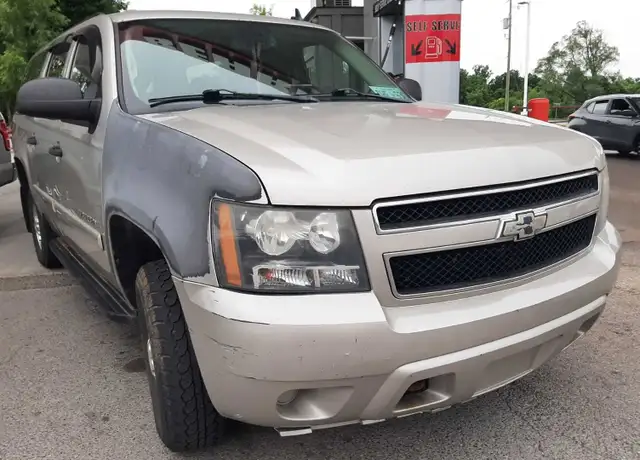 RARE 3/4ton 2500HD CHEVROLET SUBURBAN LS 4x4 and 8 passenger!!