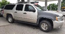 RARE 3/4ton 2500HD CHEVROLET SUBURBAN LS 4x4 and 8 passenger!! - Photo 2