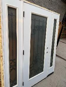 Exterior entry door with sidelites! - Photo 3