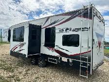 2011 Keystone Fuzion FZ322 Toy Hauler - Photo 2