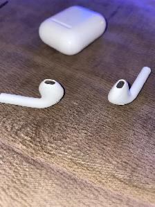 AirPods 2nd gen. Apple