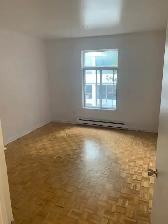3 Chambres Entièrement Rénové — Calme, Lumineux et Près du Métro - Photo 5