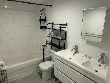 3 Chambres Entièrement Rénové — Calme, Lumineux et Près du Métro - Photo 15