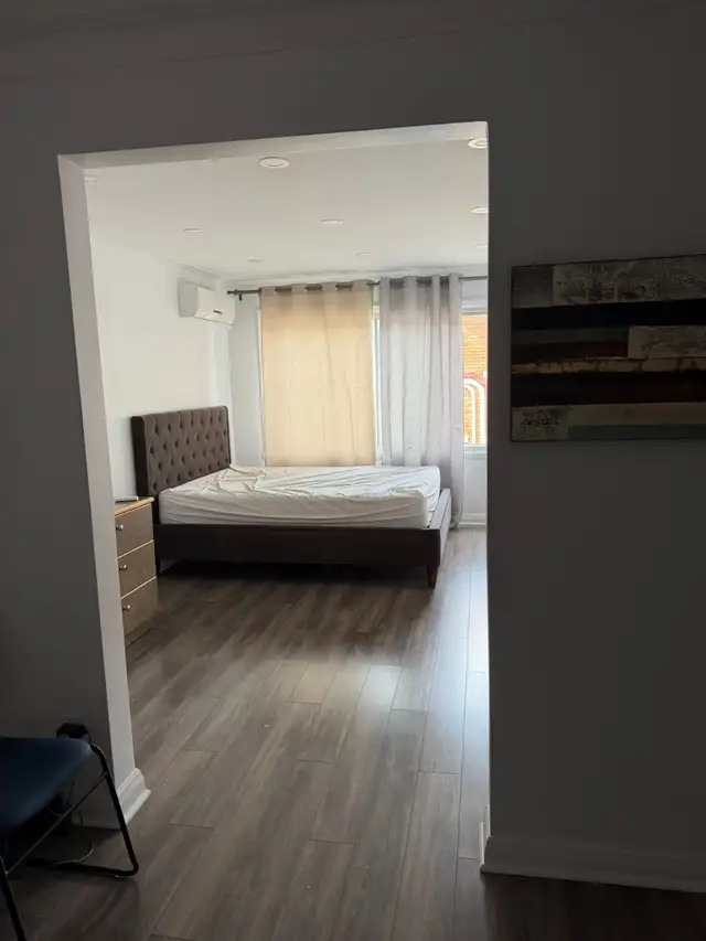 IMMEDIATELY AVAILABLE 3 1/2 near Côte-des-Neiges metro