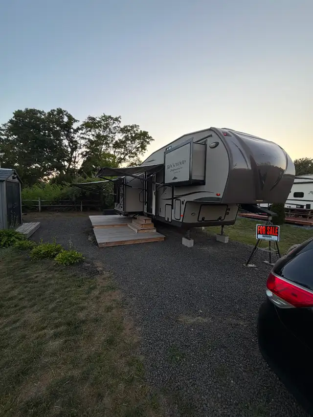 2014 Rockwood Signature 5th Wheel RV
