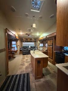 2014 Rockwood Signature 5th Wheel RV - Photo 3