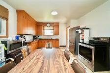 3 BEDROOM/2 BATHROOM BUNGALOW WITH A FULL BASEMENT AND GARAGE - Photo 3