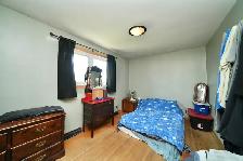 3 BEDROOM/2 BATHROOM BUNGALOW WITH A FULL BASEMENT AND GARAGE - Photo 4