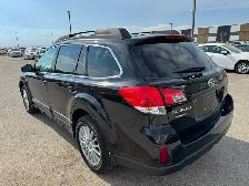 2011 Subaru Outback 2.5i Limited AWD : One Owner - Photo 4