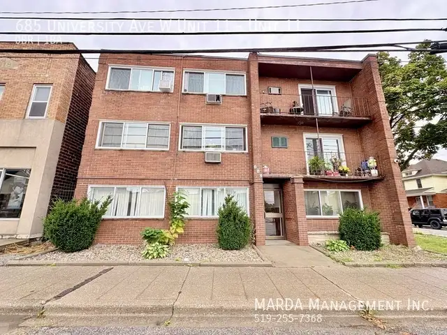 COZY BACHELOR UNIT CLOSE TO U OF W   HYDRO