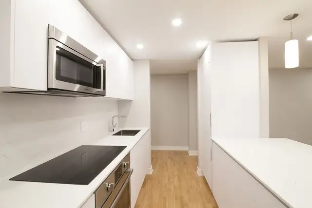 renovated 2-bed apartment, Saint-Lambert, August 1 - ID 4630