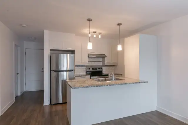 renovated 1-bed apartment, Greenfield Park, Sept 1st - ID 3378