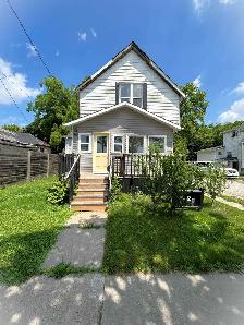 322 Campbell St- Inclusive South Sarnia Upper 2 bedroom unit