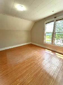 322 Campbell St- Inclusive South Sarnia Upper 2 bedroom unit - Photo 2