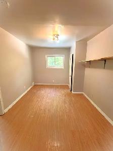322 Campbell St- Inclusive South Sarnia Upper 2 bedroom unit - Photo 7