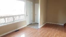 2 Bedroom Townhouse Close to Everything You need! - Photo 5