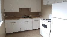 2 Bedroom Townhouse Close to Everything You need! - Photo 6