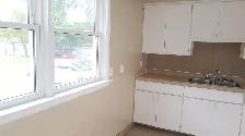 2 Bedroom Townhouse Close to Everything You need! - Photo 7
