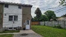 2 Bedroom Townhouse Close to Everything You need! - Photo 16