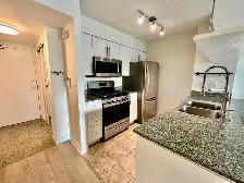 HARBOUR VIEW ESTATES: Large 1 Den condo - Downtown-Waterfront - Photo 3