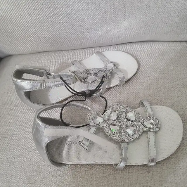 New Stylish girl sandals Size 9