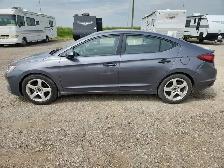 2019 Hyundai Elantra - Photo 2