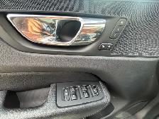 2018 Volvo XC60 T6 AWD Momentum - Photo 11