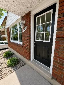 MainFloor 3 Bedroom Space | Private Laundry | Parking | Parkhill