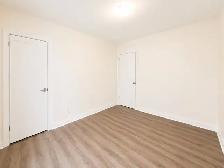 MainFloor 3 Bedroom Space | Private Laundry | Parking | Parkhill - Photo 15