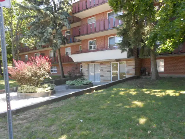 2 Bedroom Apartment at 10 Veevers Drive, Hamilton!