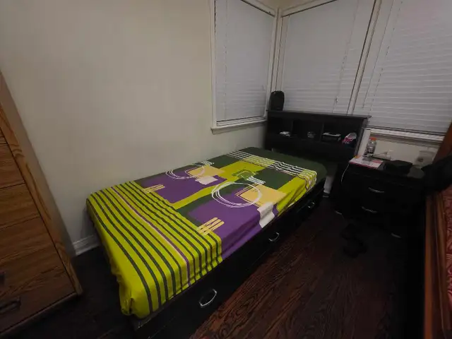 2 single bed same color with nigh stand for sale