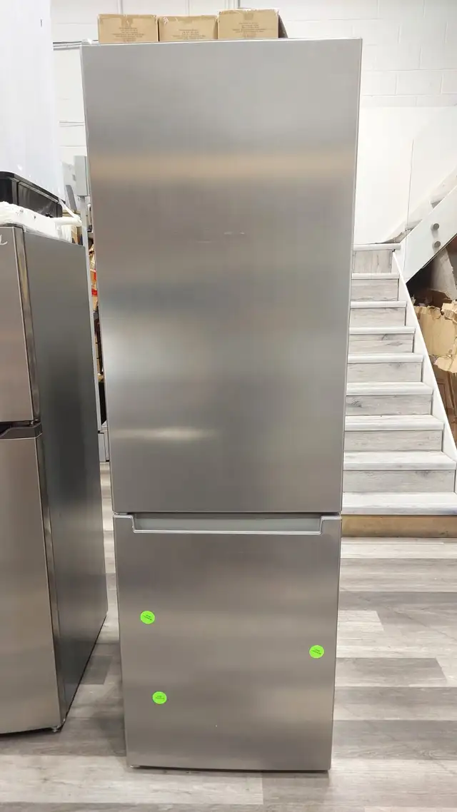 Fridge - 24' Whirlpool 11.3 Cu. Ft. Bottom Freezer URBC5024PZ.
