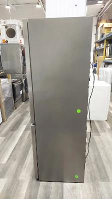 Fridge - 24' Whirlpool 11.3 Cu. Ft. Bottom Freezer URBC5024PZ. - Photo 5