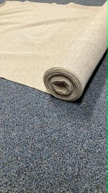 Grand rouleau de tissu beige. Idéal pour projet artistique, reco - Photo 3