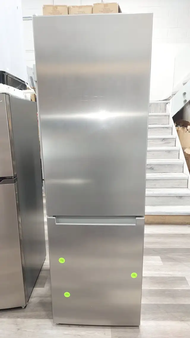 Fridge - 24' Whirlpool 11.3 Cu. Ft. Bottom Freezer URBC5024PZ.