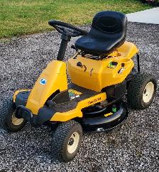 Cub cadet 30 inch Lawn Tractor - Photo 2