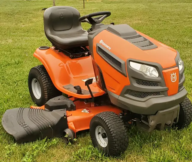 Husqvarna YTH24V54 Lawn tractor