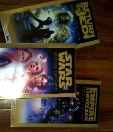 SÉRIE 3FILMS ANGLAIS STAR WARS SUR VHS DANS BOITE CADEAU: $10.00 - Photo 2