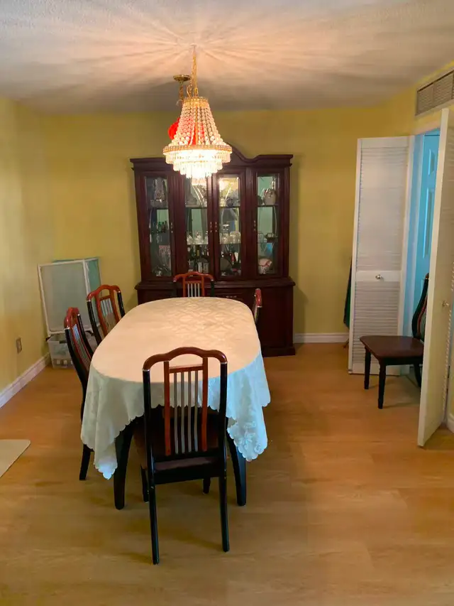 Spacious, quite 2 bdrm 2 bath apartment for rent (walking to UW)