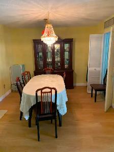Spacious, quite 2 bdrm 2 bath apartment for rent (walking to UW)