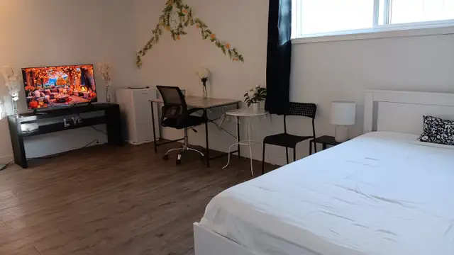 $860/ MONTH: EXTRA BIG PRIVATE ROOM FOR RENT