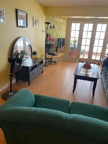 Spacious, quite 2 bdrm 2 bath apartment for rent (walking to UW) - Photo 2