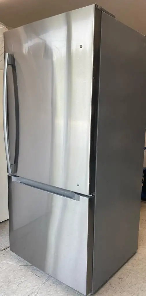 Stainless 19 ft.³ Fridge, bottom freezer