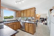Beautifully maintained 1910sqft lakefront 2-storey home! - Photo 6