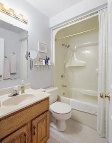 Beautifully maintained 1910sqft lakefront 2-storey home! - Photo 9