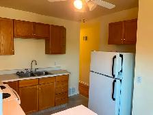 3Bed/1Bath-MainFloor-BonnieDoonArea-Internet/Utilities Included - Photo 2