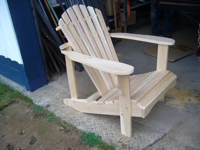 Chaises extérieures en bois