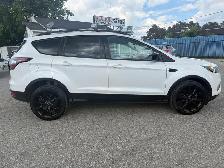 2017 Ford Escape SE - Photo 2