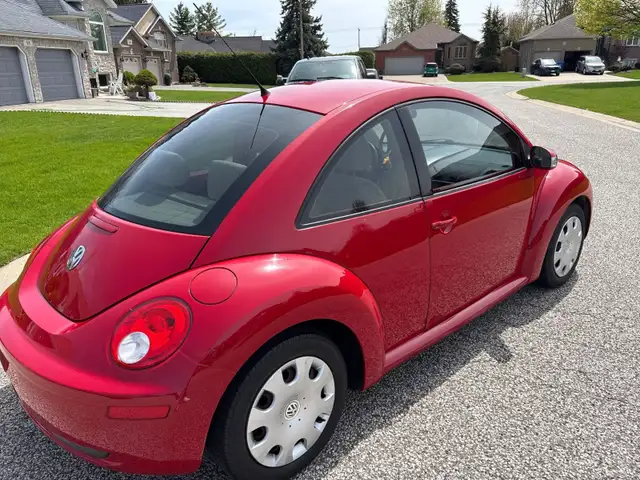 CLEAN VOLKSWAGEN BEETLE FOR SALE.