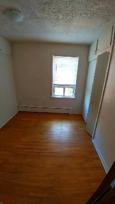 Spacious 3 Bedroom Available August 1st - Photo 18